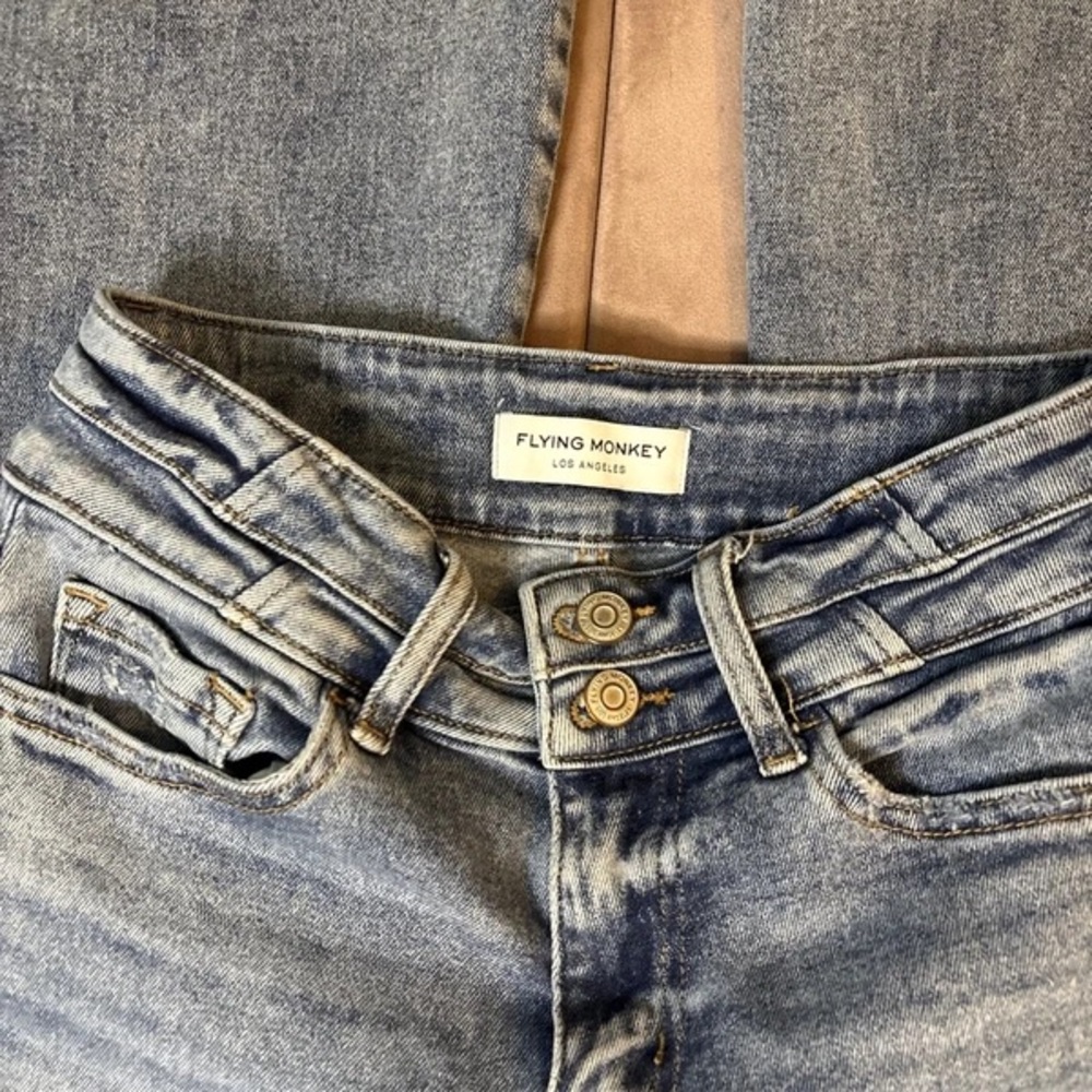 Frayed Hem Wide-Leg Jeans in Light Blue - Picture 2 of 5